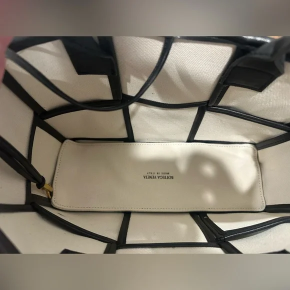 Bottega Veneta Black and White Tote - Picture 4 of 11